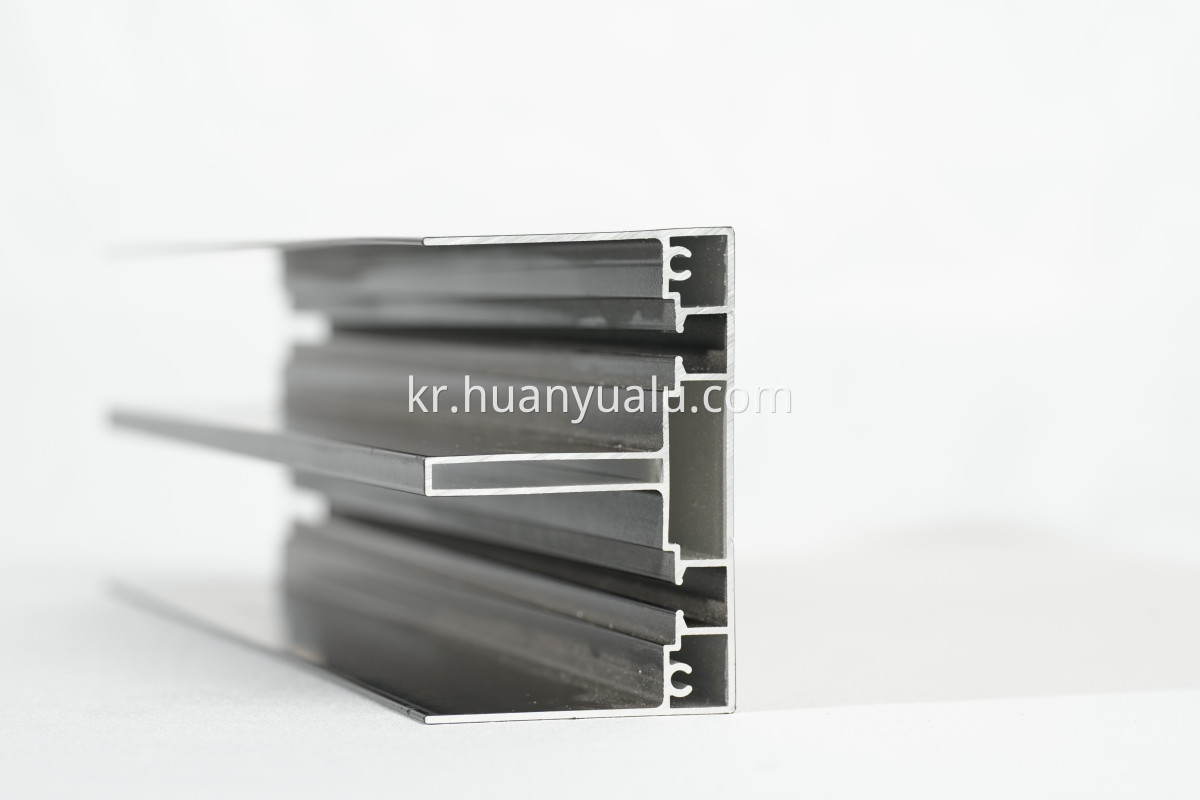 Hanging rail sliding door